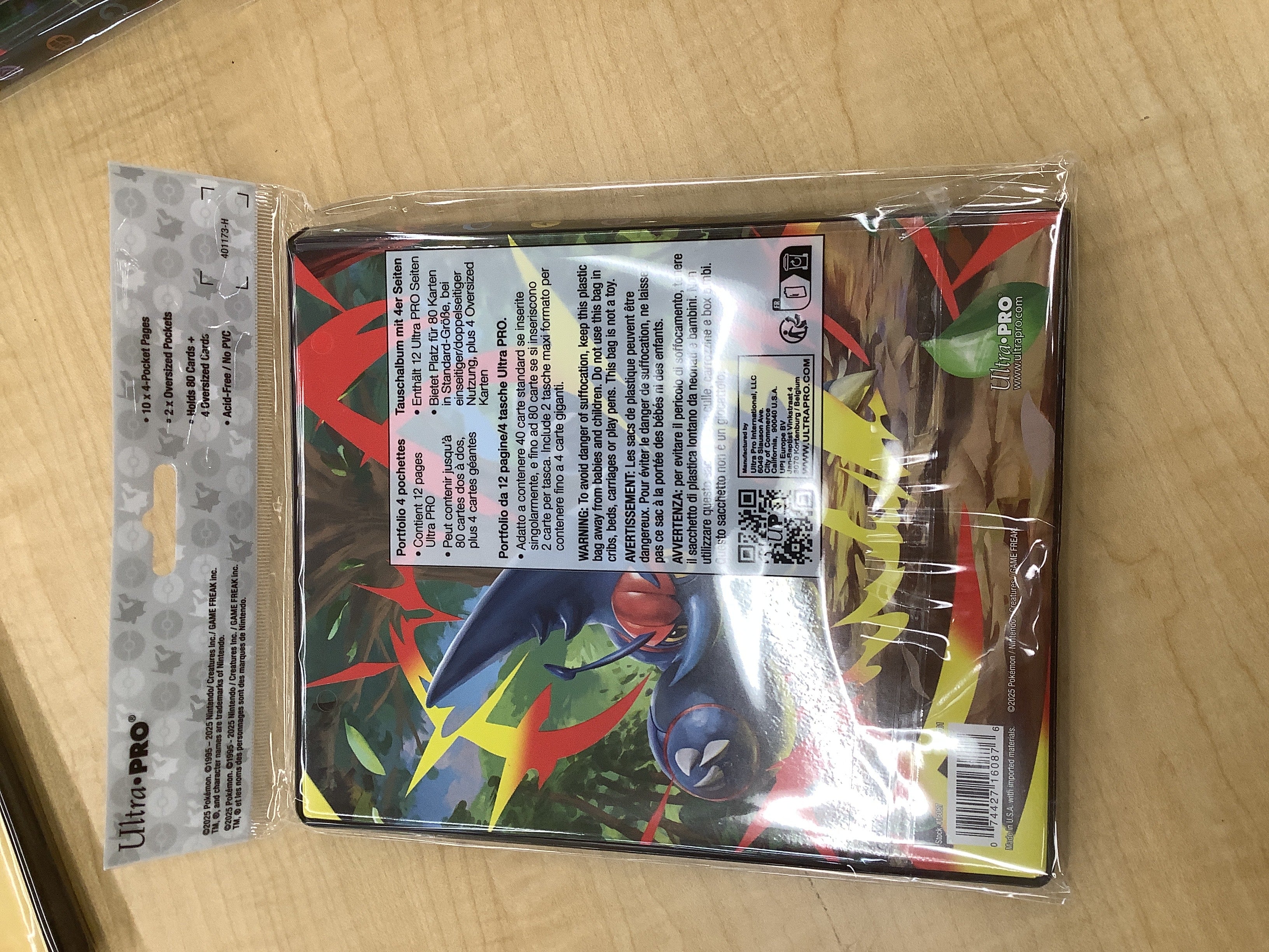 Ultra Pro Portfolio: 4-Pocket Pokemon - Phantasmal Flames Ultra Pro Portfolio: 4-Pocket Pokemon - Phantasmal Flames